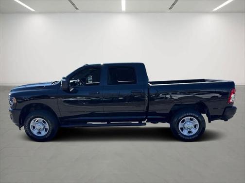 2024 RAM 2500 Tradesman Crew Cab 4x4 6'4' Box