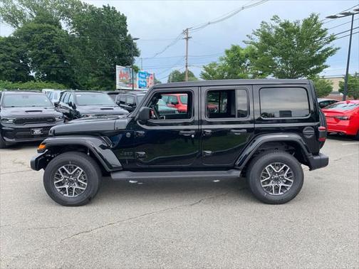 2025 Jeep Wrangler 4-Door Sahara 4x4