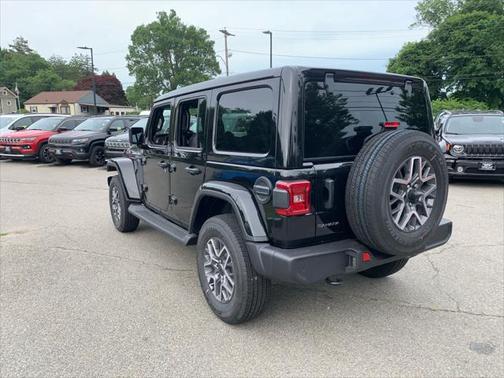2025 Jeep Wrangler 4-Door Sahara 4x4