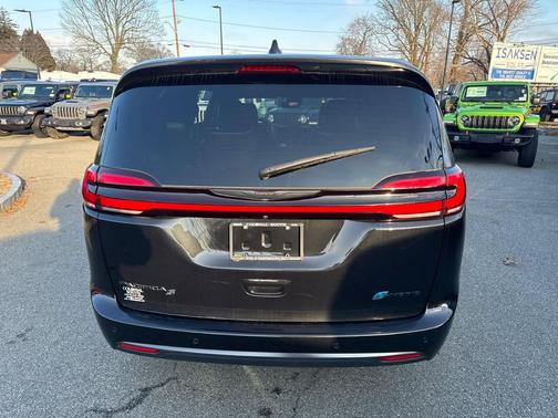 2023 Chrysler Pacifica Hybrid Limited