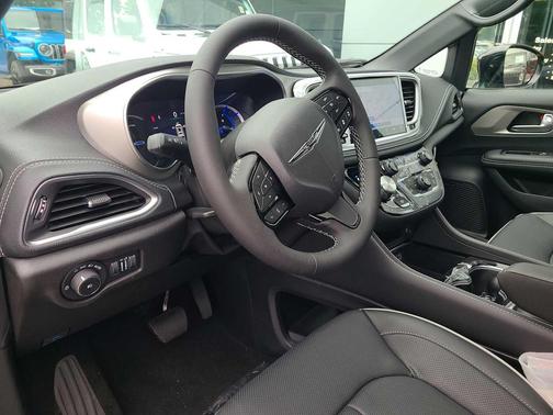 2023 Chrysler Pacifica Hybrid Limited
