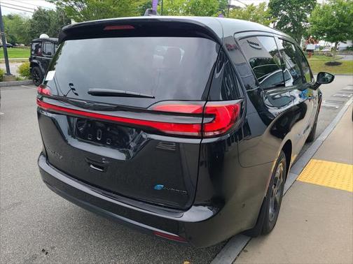 2023 Chrysler Pacifica Hybrid Limited