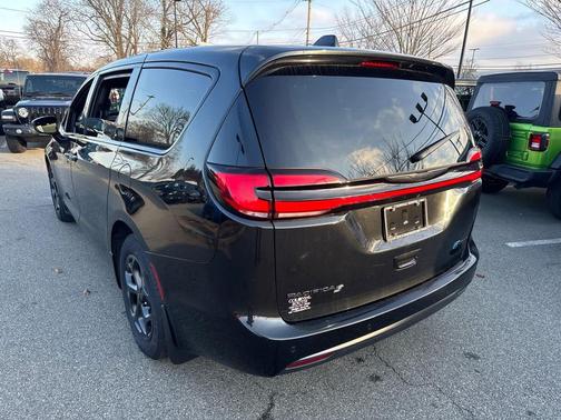 2023 Chrysler Pacifica Hybrid Limited
