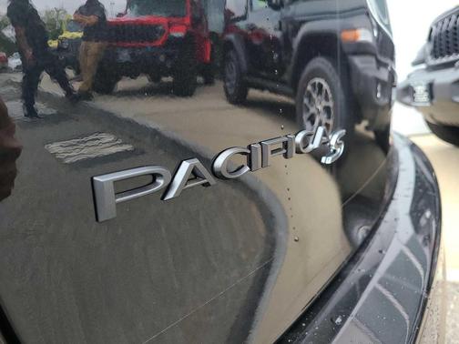 2023 Chrysler Pacifica Hybrid Limited