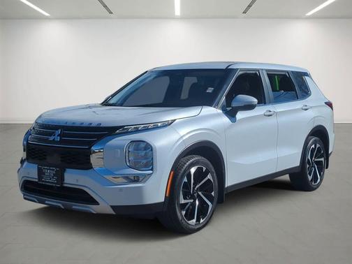 White Diamond 2023 Mitsubishi Outlander SE 2.5 S-AWC