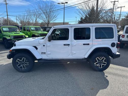 2026 Jeep Wrangler 4-Door Sahara 4x4