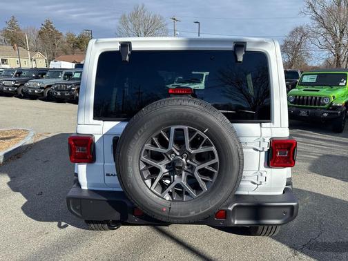 2026 Jeep Wrangler 4-Door Sahara 4x4