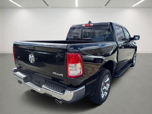 Diamond Black Crystal Pearlcoat 2022 RAM 1500 Big Horn/Lone Star