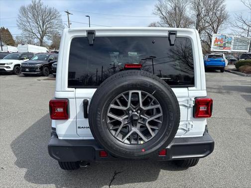 2025 Jeep Wrangler 4-Door Sahara 4x4