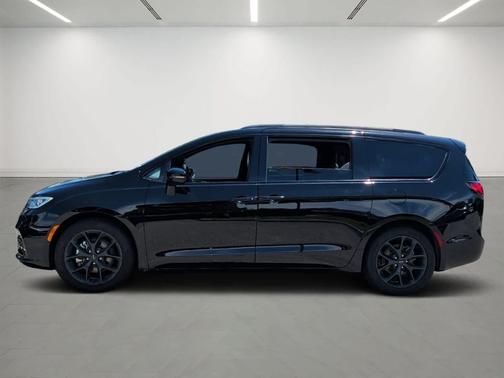 Diamond Black Crystal Pearlcoat 2025 Chrysler Pacifica Limited