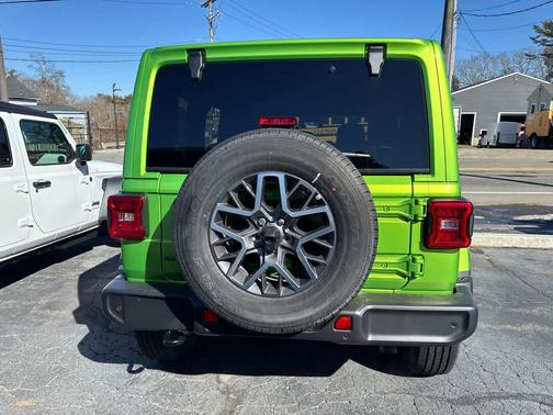 2026 Jeep Wrangler 4-Door Sahara 4x4