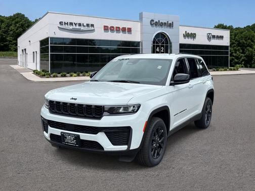 Bright White Clearcoat 2026 Jeep Grand Cherokee Altitude