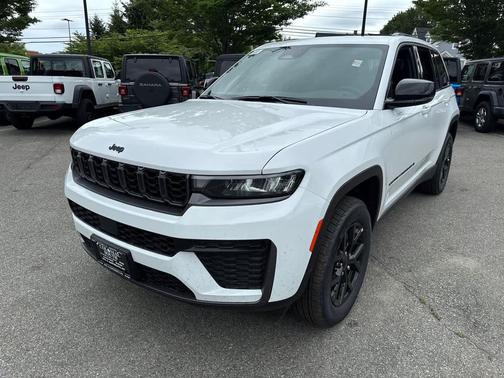 Bright White Clearcoat 2026 Jeep Grand Cherokee Altitude