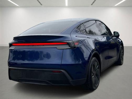 2026 Tesla Model Y Standard Rear-Wheel Drive