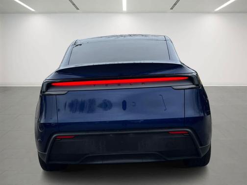2026 Tesla Model Y Standard Rear-Wheel Drive