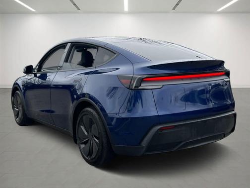 2026 Tesla Model Y Standard Rear-Wheel Drive