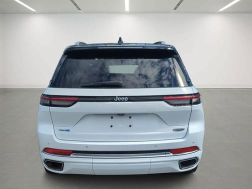 Diamond Black Crystal Pearlcoat 2023 Jeep Grand Cherokee 4xe Summit