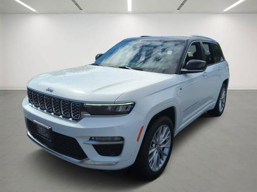 Diamond Black Crystal Pearlcoat 2023 Jeep Grand Cherokee 4xe Summit
