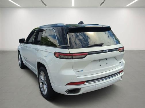 Diamond Black Crystal Pearlcoat 2023 Jeep Grand Cherokee 4xe Summit