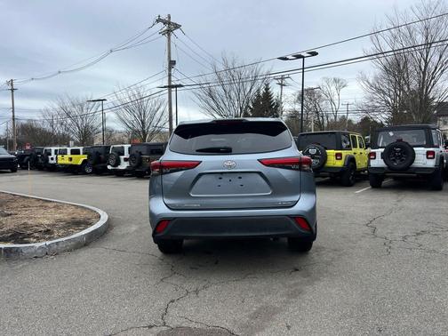 2020 Toyota Highlander LE