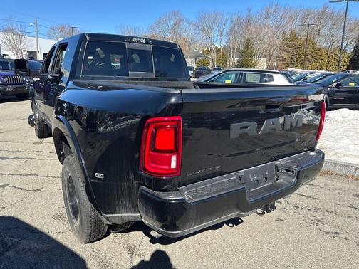Diamond Black Crystal Pearlcoat 2026 RAM 3500 Limited Mega Cab 4x4 6'4' Box