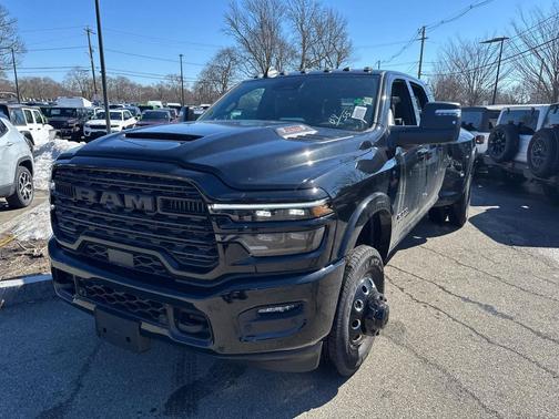 Diamond Black Crystal Pearlcoat 2026 RAM 3500 Limited Mega Cab 4x4 6'4' Box