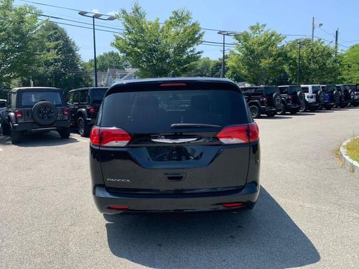 2017 Chrysler Pacifica LX