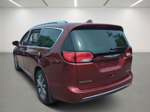 Velvet Red Pearlcoat 2018 Chrysler Pacifica Limited