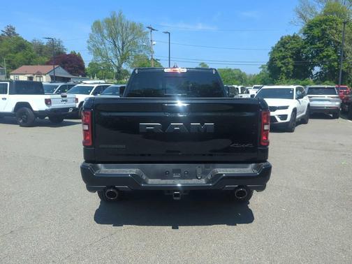 Diamond Black Crystal Pearlcoat 2026 RAM 1500 Big Horn/Lone Star