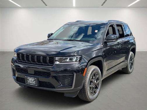 Diamond Black Crystal Pearlcoat 2026 Jeep Grand Cherokee Altitude