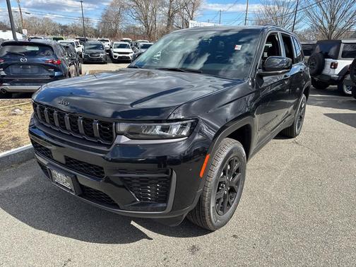 Diamond Black Crystal Pearlcoat 2026 Jeep Grand Cherokee Altitude