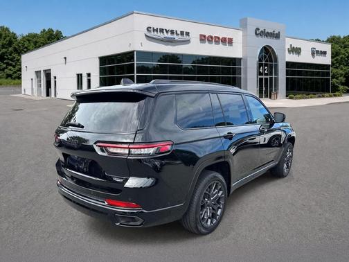 Diamond Black Crystal Pearlcoat 2023 Jeep Grand Cherokee L Summit Reserve