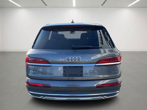 2022 Audi Q7 55 Premium Plus