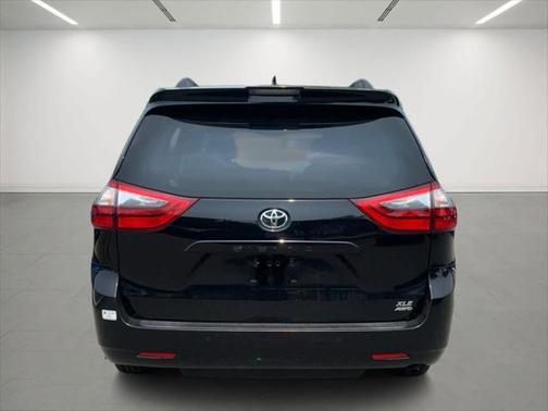 2020 Toyota Sienna XLE Premium