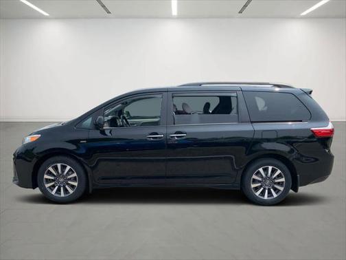 2020 Toyota Sienna XLE Premium