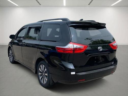 2020 Toyota Sienna XLE Premium