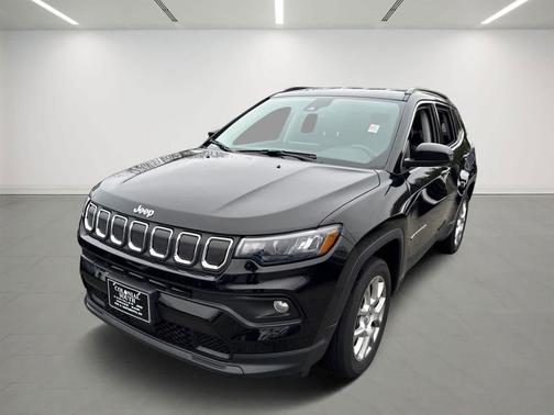 Diamond Black Crystal Pearlcoat 2022 Jeep Compass Latitude Lux