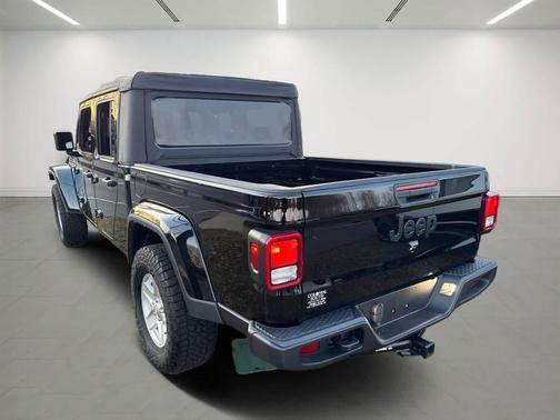 2022 Jeep Gladiator Sport S