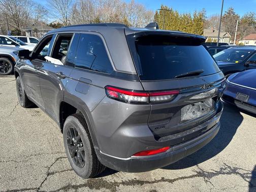 2026 Jeep Grand Cherokee Altitude