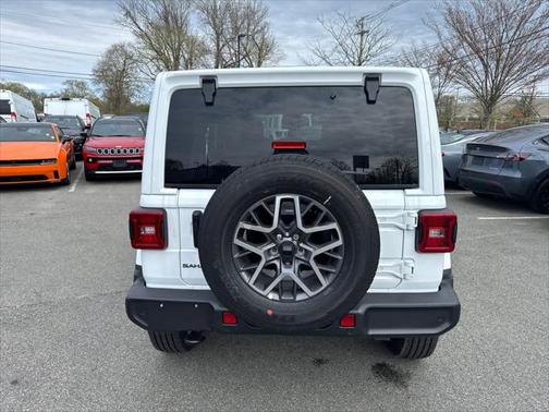 2025 Jeep Wrangler 4-Door Sahara 4x4