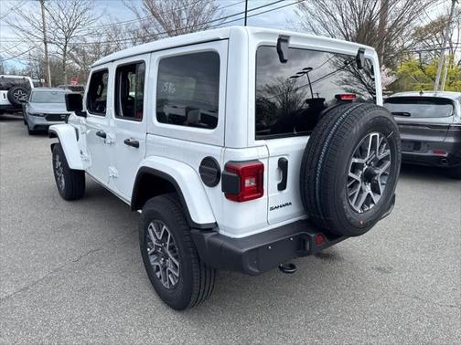 2025 Jeep Wrangler 4-Door Sahara 4x4