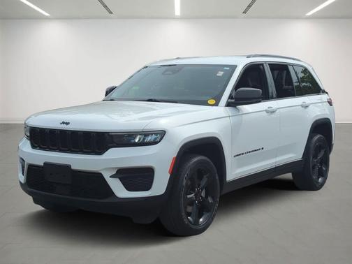 Bright White Clearcoat 2023 Jeep Grand Cherokee Altitude