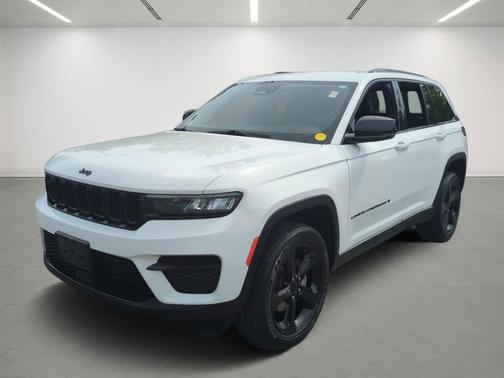 Bright White Clearcoat 2023 Jeep Grand Cherokee Altitude