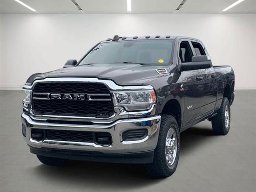 2022 RAM 2500 Tradesman Crew Cab 4x4 6'4' Box