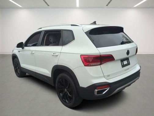 Pure White 2023 Volkswagen Taos 1.5T SE