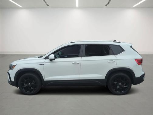 Pure White 2023 Volkswagen Taos 1.5T SE