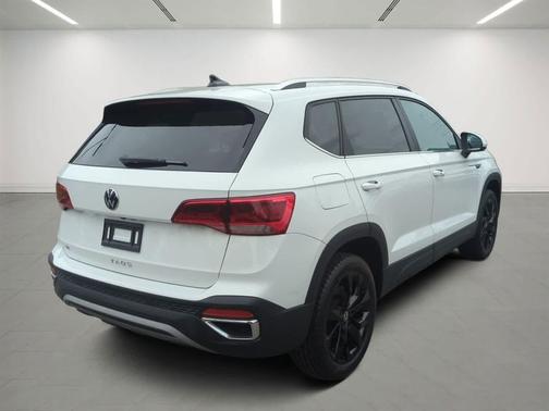 Pure White 2023 Volkswagen Taos 1.5T SE
