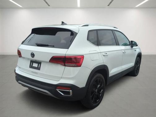 Pure White 2023 Volkswagen Taos 1.5T SE