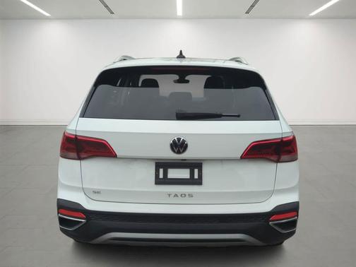 Pure White 2023 Volkswagen Taos 1.5T SE