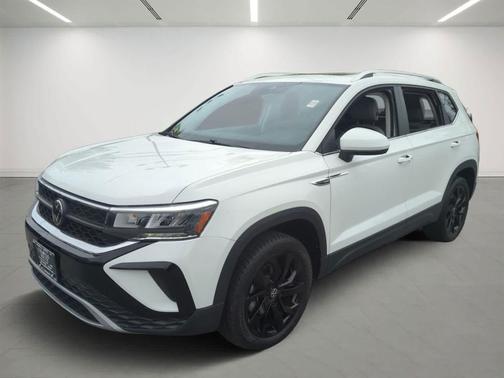 Pure White 2023 Volkswagen Taos 1.5T SE